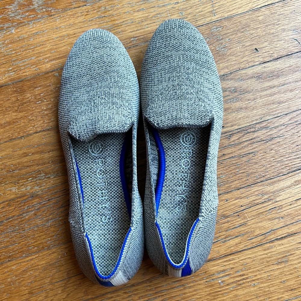 Rothy’s Heather gray loafer size 6. Excellent condition.